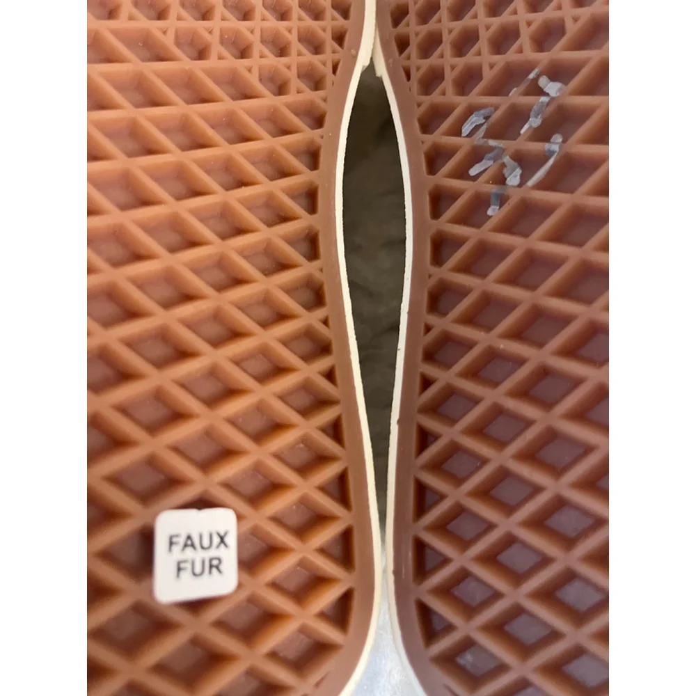 NWT Vans Classic Men 4, Women 5.5 Slip-On Cozy Hug sneakers